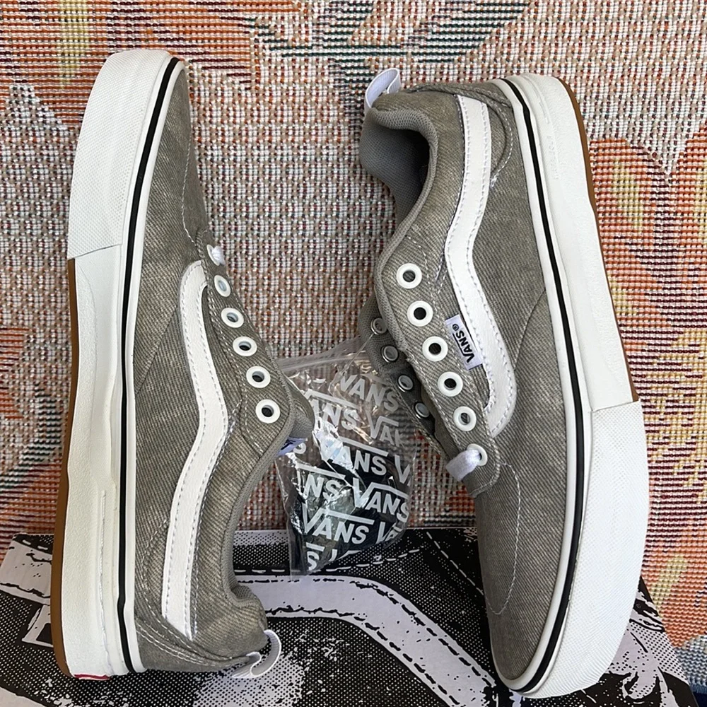 Vans WMNS Kyle Walker (Denim) Gray/White
VN0A5JIE9BM
Sneakers - athletic shoes - Picture 12 of 16